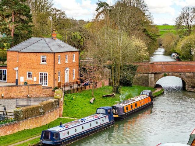 House for sale in Blisworth, Northamptonshire