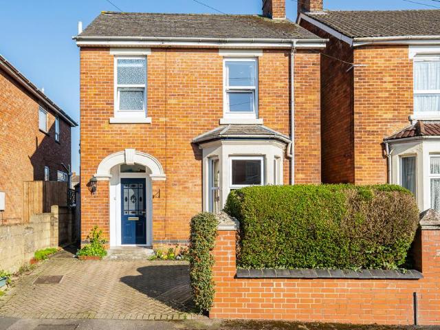 House for sale in Cheney Manor, Swindon