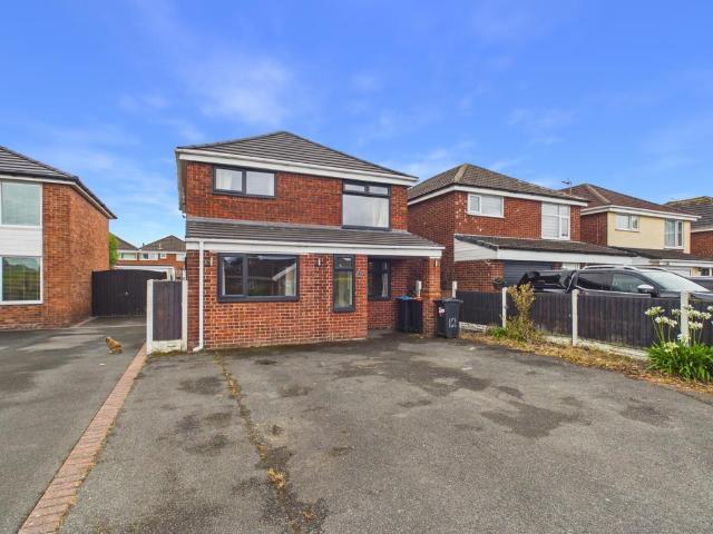 House for sale in Elton