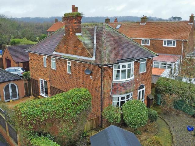 House for sale in South Cliff, North Yorkshire