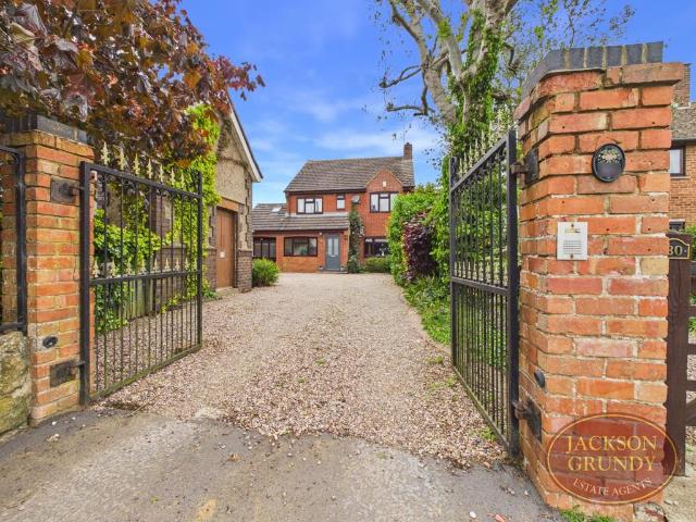 House for sale in Long Buckby, Northamptonshire