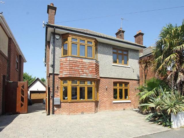 House for sale in Queens Park, Bournemouth