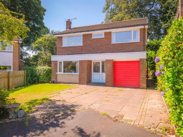 House for sale in Rastrick, West Yorkshire