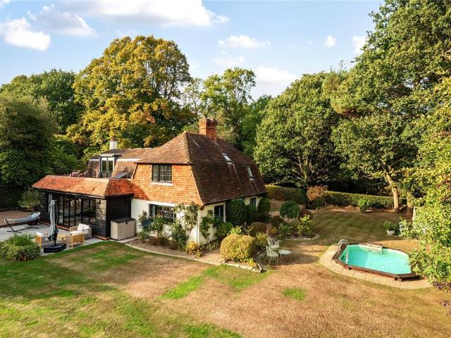 House for sale in Sparrow Row, Surrey Heath