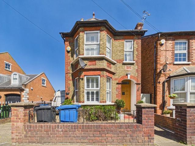 House for sale in Hythe End, Wraysbury