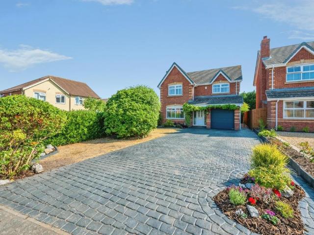 House for sale in Kettlebrook, Staffordshire