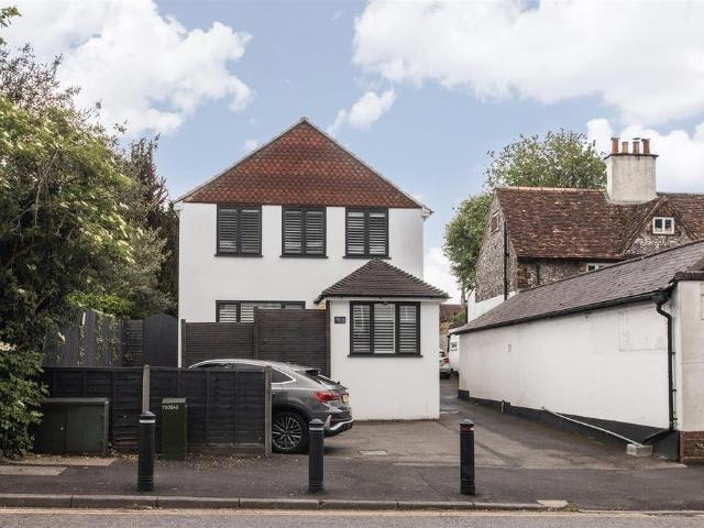 House for sale in Caterham on the Hill, Hillview