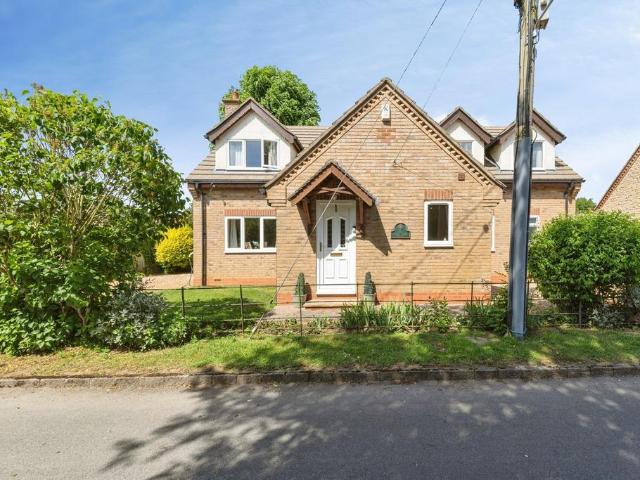 House for sale in Moor End, Yardley Gobion