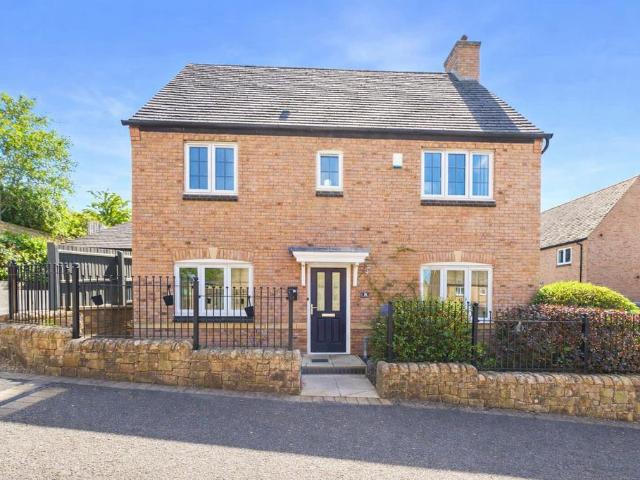 House for sale in Froggatt, East Midlands