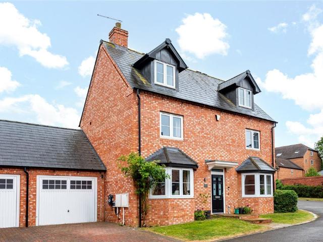 House for sale in Weedon Bec