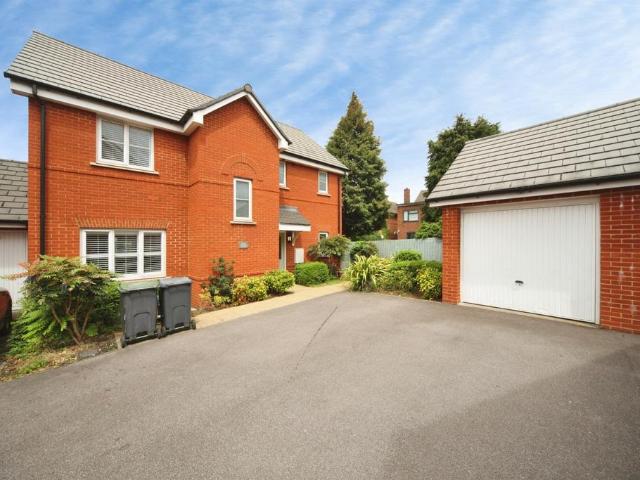 House for sale in Leagrave, Luton