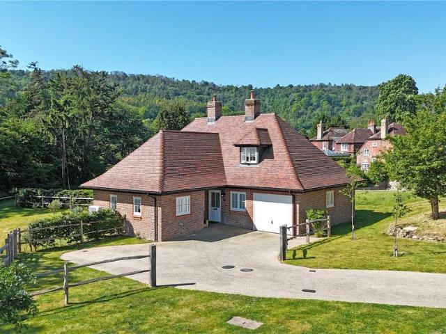 House for sale in Littlecote, West Sussex