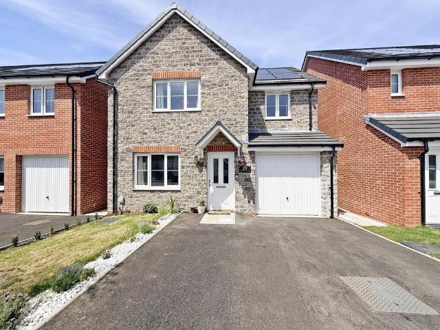 House for sale in Brynna, Wales