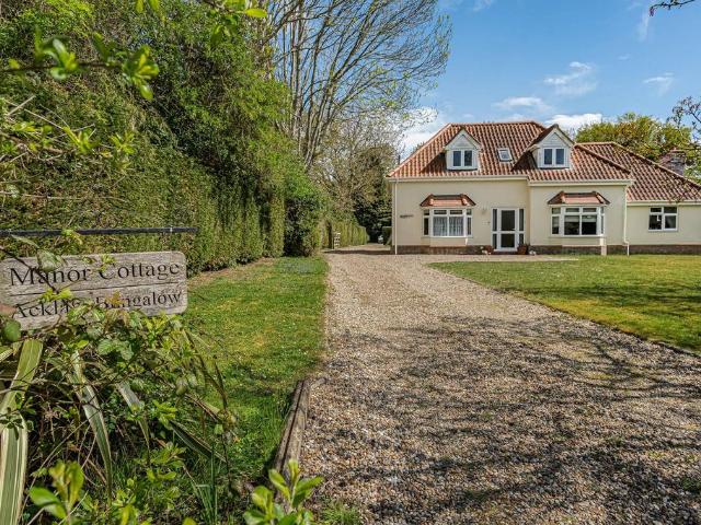 House for sale in Chelmondiston, Suffolk