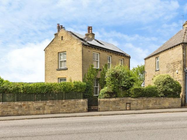 House for sale in Lower Wyke, West Yorkshire