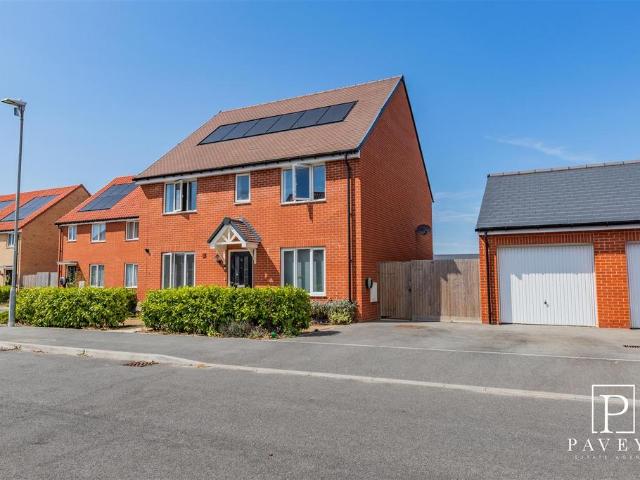 House for sale in Frinton and Walton, Dale Hill