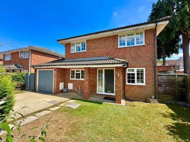 House for sale in Heol-las, Surrey