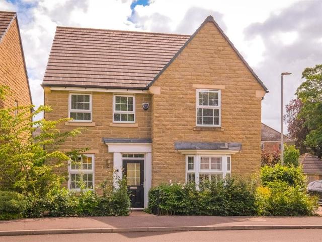 House for sale in Hipperholme, West Yorkshire