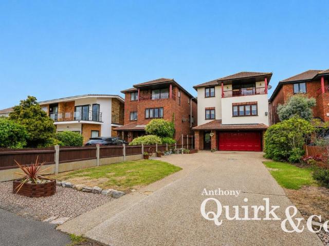 House for sale in Leigh Beck, Essex
