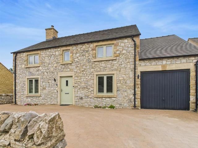 House for sale in Froggatt, East Midlands