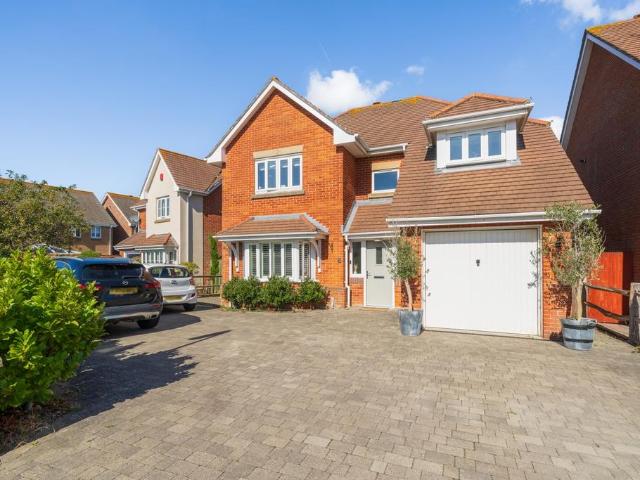 House for sale in Lee-on-the-Solent, Middlecroft