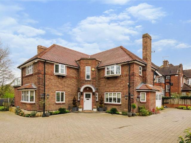 House for sale in High Barnet, Greater London