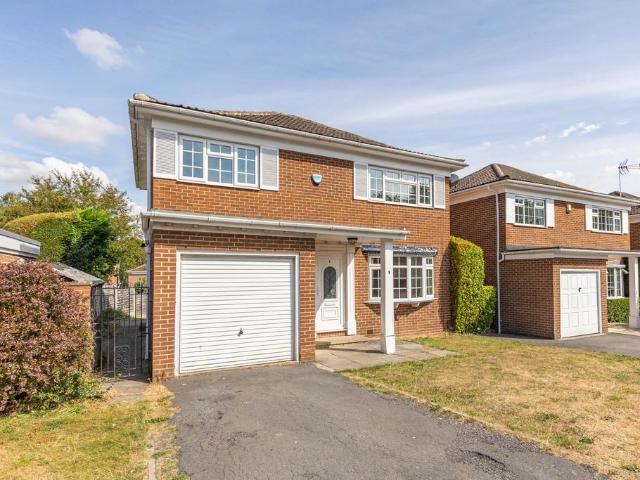 House for sale in Oakwood, West Yorkshire