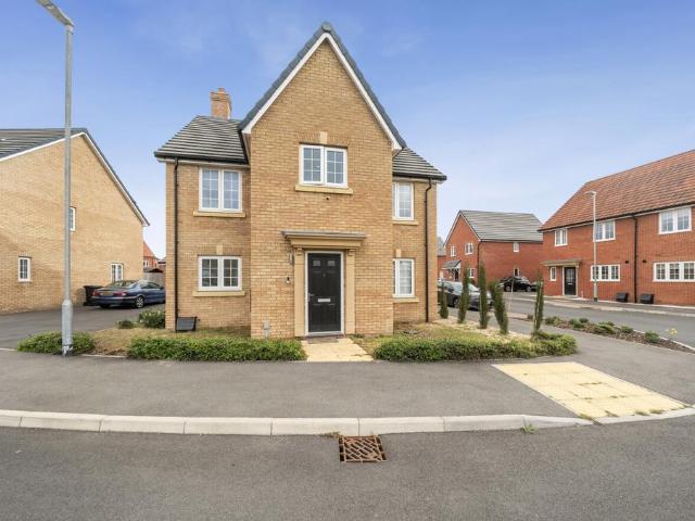 House for sale in Houghton Regis, Bedfordshire