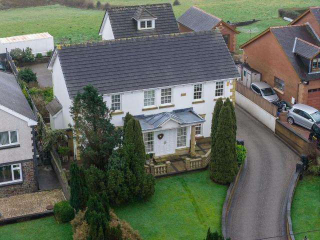 House for sale in Llannon, Tumble