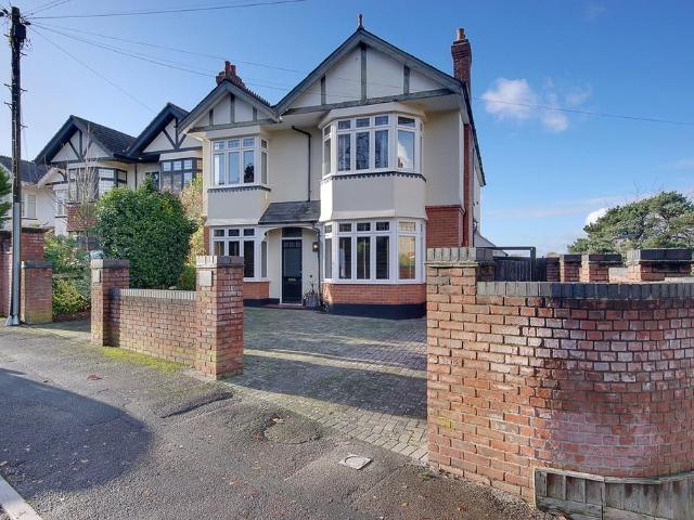 House for sale in Queens Park, Bournemouth