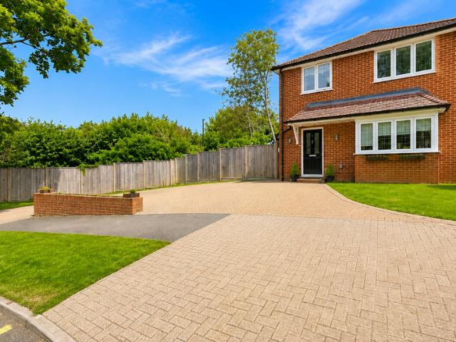 House for sale in London Borough of Bromley, Greater London