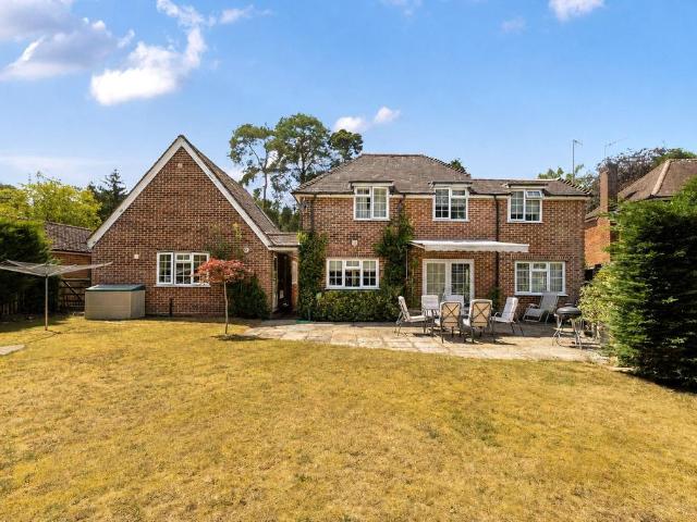 House for sale in Rushmoor, Fole