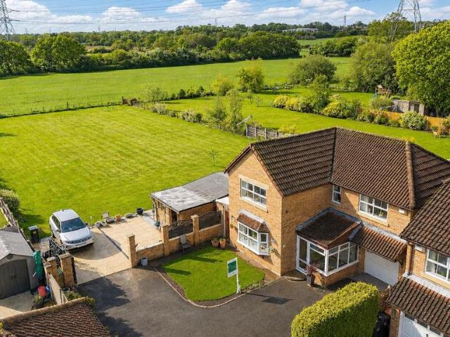 House for sale in Capenhurst, Cheshire