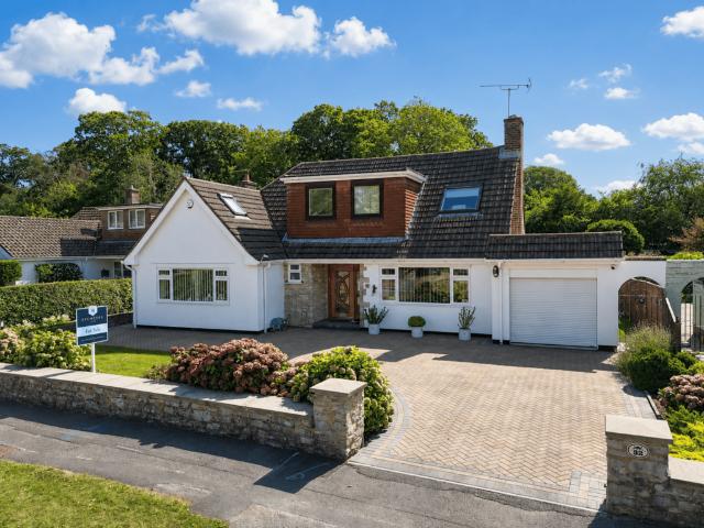 House for sale in Highcliffe