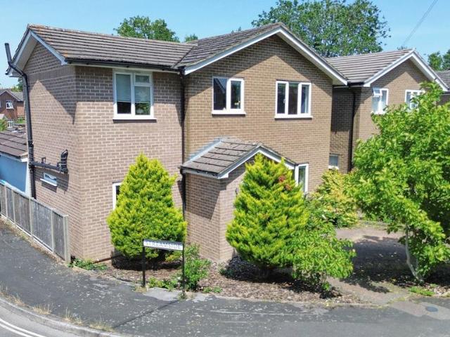 House for sale in Fleet, Hart