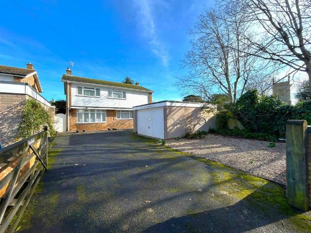 House for sale in Crookhill, Worcestershire