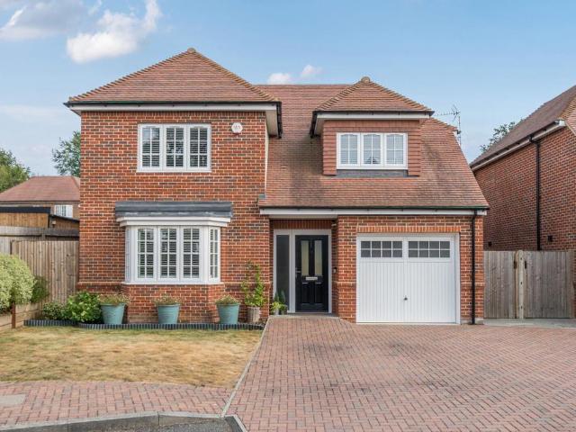 House for sale in Pachesham Park, Surrey