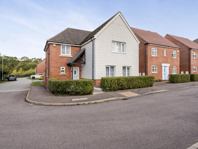 House for sale in Houghton Regis, Bedfordshire