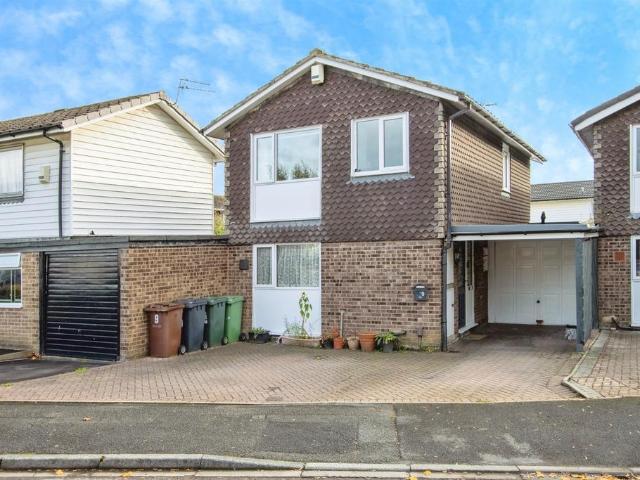 House for sale in Whinmoor, West Yorkshire