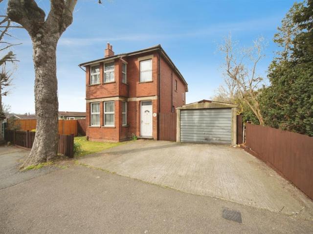 House for sale in Spring Park, Luton