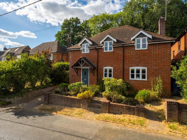House for sale in Chiddingfold, Waverley