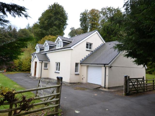 House for sale in Llangadog, Capel Gwynfe