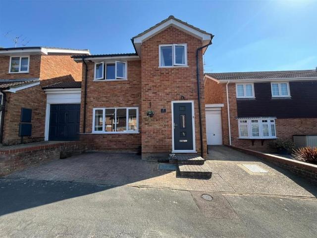 House for sale in Heol-las, Surrey