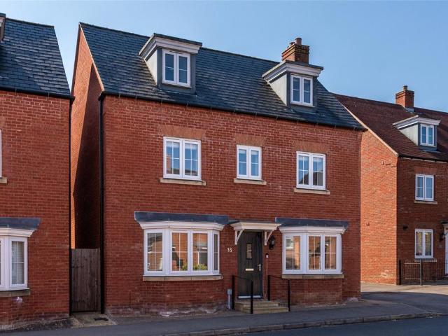 House for sale in Buckingham, Buckinghamshire