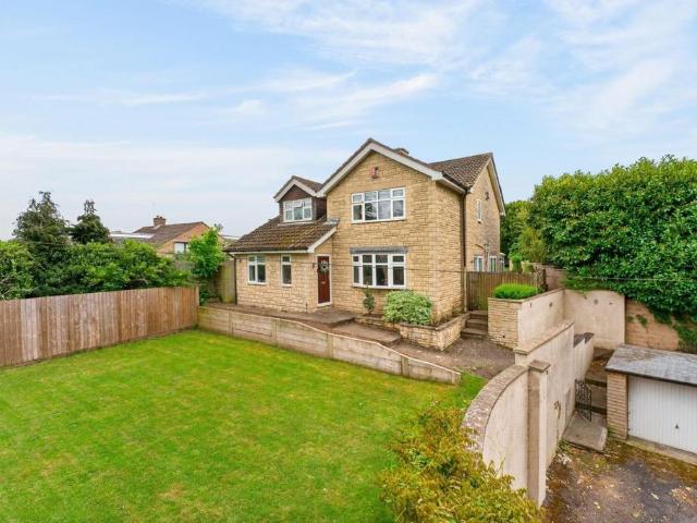 House for sale in Moulton