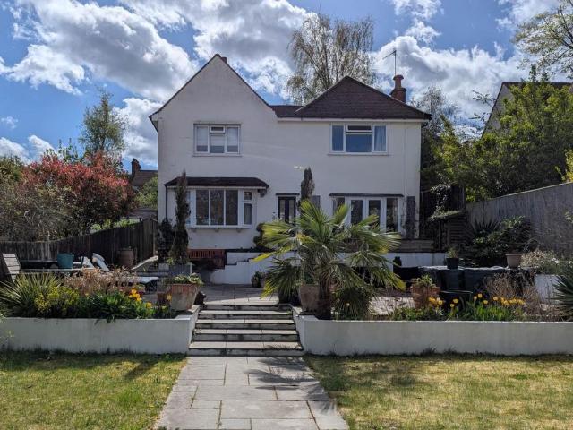 House for sale in Manor Estate, Pouchen End