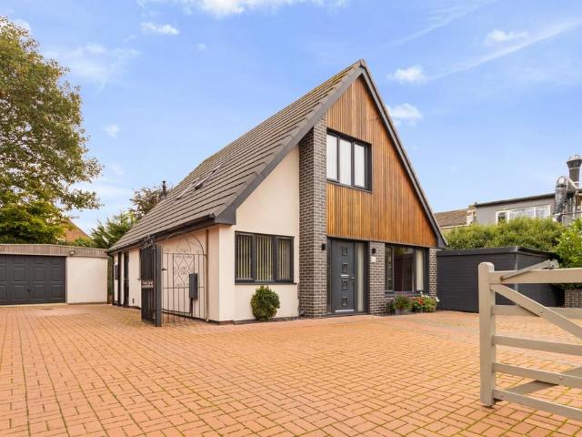 House for sale in Fields End, North Lincolnshire