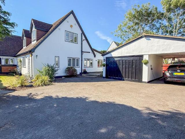 House for sale in Wraysbury