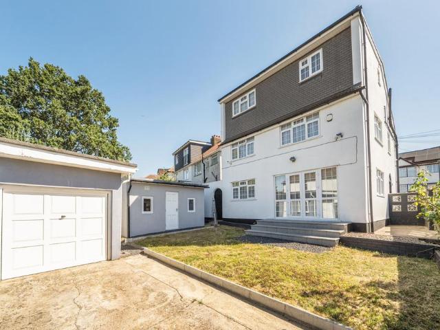 House for sale in Harrow Weald, Greater London