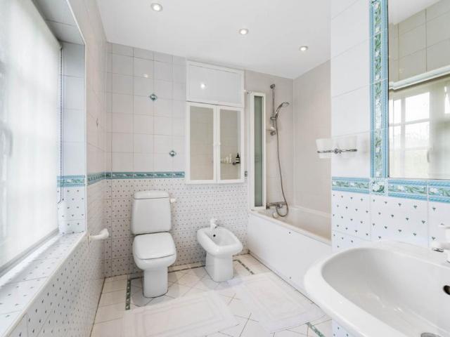 House for sale in Elstree and Borehamwood, Borehamwood